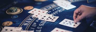 Antarmuka mobile mbs188 menampilkan menu utama dengan opsi sportsbook, live dealer, slot, dan esports di layar iPhone dan Android